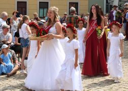 Dornburg Krohnt Neue Rosenkoenigin 22